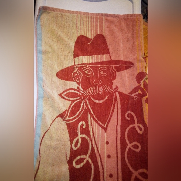 Organ Grinder Bath Towel Large 64x30 1/2 Christmas Gift - Picture 6 of 9